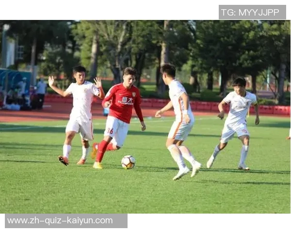 陈鸿宇足球之路:从青训小将到职业联赛的奋斗与成长